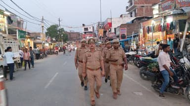 #SPBallia श्री ओमवीर सिंह के निर्देशन में जनपद में शांति व्यवस्था एवं कानून व्यवस्था बनाए रखने तथा आमजन में सुरक्षा का भ...