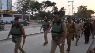 #Aligarh । #AligarhPolice
#SSP_Aligarh द्वारा कानून/सुरक्षा व्यवस्था के दृष्टिगत पुलिस बल के साथ नगर क्षेत्र के प्रमुख ब...