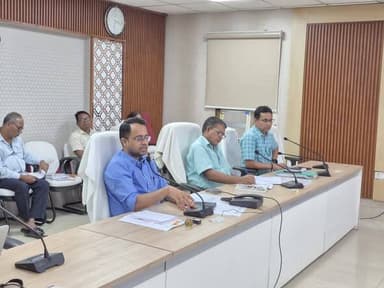 ◆◆ राजस्व समन्वय बैठक में लंबित मामलों के त्वरित निष्पादन पर जोर
◆◆ फार्मर रजिस्ट्री का कार्य पुनः एक महीने तक कैम्प मो...