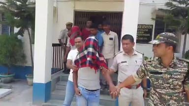ইটাহার: ইটাহার চৌরঙ্গী মোড় এলাকায় গোল্ড লোন সংস্থায় ডাকাতির ঘটনায় মালদহের মোথাবাড়ির যোগ! গ্রেপ্তার দুই দুষ্কৃতী