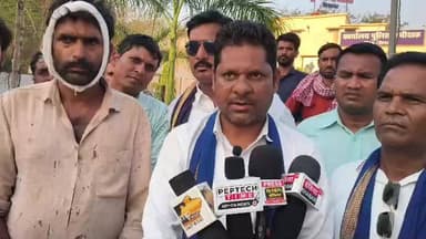 जिले के परसिया क्षेत्र की घटना में डूडी गांव में ,, भाई नितेश यदुवंशी का आरोप है कि उनके ऊपर घर में घुसकर और परिवार पर जान लेवा हमला ,,उनकी पत्नी ओर मां के साथ ग्राम ही कुछ प्रभावशाली लोगों के दौरा,, मारपीट की गई है,,, जिसमें पुलिस प्रशासन