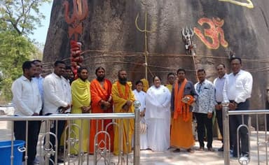 सोमनाथ स्वाभिमान पर्व 2026 के अवसर पर गरियाबंद के विश्व प्रसिद्ध बाबा भूतेश्वर नाथ मंदिर परिसर में धर्म, संस्कृति और राष...