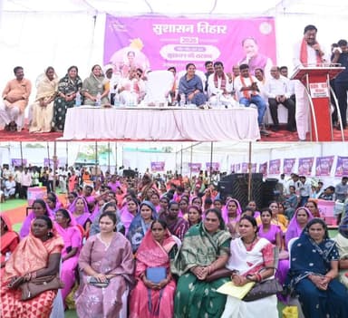 सुशासन तिहार 2026 के तहत फिंगेश्वर वि.खंड के ग्राम पोखरा में आयोजित जिला स्तरीय जनसमस्या निवारण शिविर में ग्रामीणों से ...