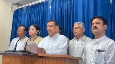 ক্যাবিনেট বৈঠক করার পর সাংবাদিকদের মুখোমুখি মুখ্যমন্ত্রী শুভেন্দু অধিকারী সহ অন্যান্য ক্যাবিনেট মন্ত্রীরা ।