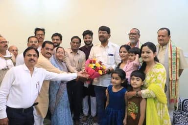 प्रभारी मंत्री श्री लखन पटेल ने नवविवाहित दंपत्ति को दिया आशीर्वाद
..
पशुपालन एवं डेयरी विभाग के (स्वतंत्र प्रभार) राज्...