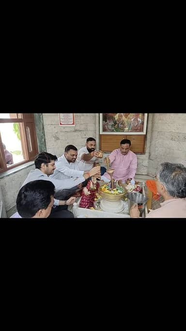 जिला कलेक्टर अवधेश मीना एडीएम विकास मोहन भाटी सहित अधिकारियों की भगवान शिव की पूजा #live #viral #shiv