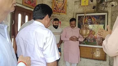 जिला कलेक्टर अवधेश मीना एडीएम विकास मोहन भाटी सहित अधिकारियों की भगवान शिव की पूजा #live #viral #shiv
