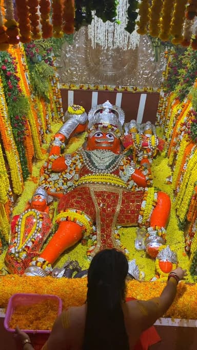 श्री बड़े हनुमान जी महाराज 🕉️🙏🏻
Follow @my_world_prayagraj
#prayagraj #hanuman #hanumanji #bajrangbali #hanumanjayant...