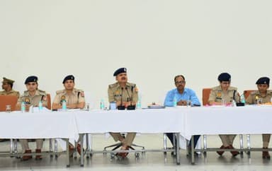 🔶 एसपी कासगंज की अध्यक्षता में पुलिस लाइन सभागार में अपराध समीक्षा गोष्ठी एवं सैनिक सम्मेलन आयोजित, कानून व्यवस्था को और...