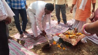 ➡️ जिला पंचायत उपाध्यक्ष श्री हंसराज धुर्वे ने किया आजीविका सेवा केंद्र भवन का भूमि पूजन
➡️ किसानों, महिलाओं और युवाओं ...