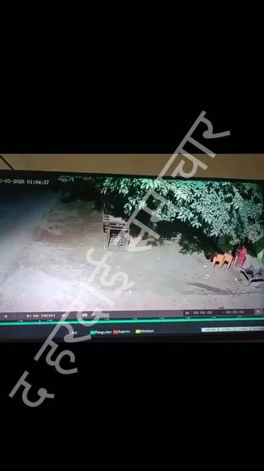 मोबाइल चोर को पकड़ने के लिए ग्रामीणों ने रची फिल्मी स्क्रिप्ट, तमंचे के बल पर भागने की कोशिश नाकाम
हरदोई। बिलग्राम थाना...