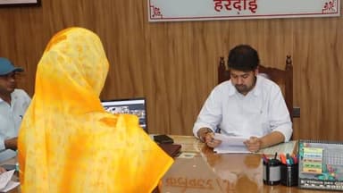 जिलाधिकारी ने जनसुनवाई में सुनीं 114 शिकायतें, अधिकारियों को दिए त्वरित निस्तारण के निर्देश
हरदोई। कलेक्ट्रेट में आयोजि...