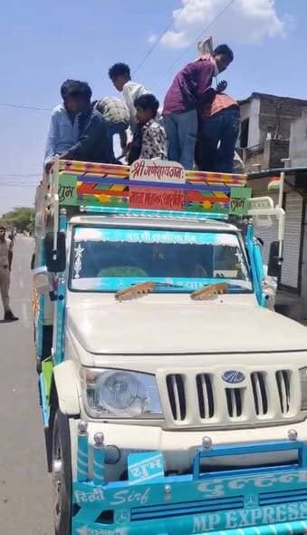 धार में विशेष परिवहन चेकिंग अभियान के दौरान नियमों का उल्लंघन करने वाले 50 वाहनों पर ₹1.67 लाख का जुर्माना लगाया गया। सड...