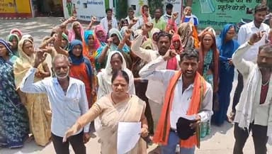 बेतवा नदी में पानी छोड़े जाने से सैकड़ों किसानों की फसलें डूबीं
⏩ अचानक पानी बढ़ने से सब्जियों की बारी और खेत हुए जलमग्...