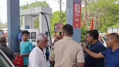 चाईबासा: चाईबासा में पेट्रोल पंपों का प्रशासनिक निरीक्षण, बोतल में पेट्रोल बेचने पर रोक