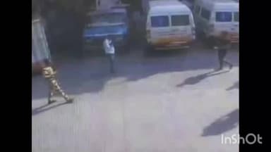 कल्याण: कल्याणच्या रुक्मिणी बाई रुग्णालयामध्ये पार्किंगच्या वादावरून सुरक्षारक्षकावर हल्ला, cctv व्हिडिओ आला समोर