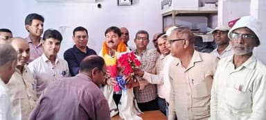 खिजरसराय में नए बीईओ डॉ. अभय कुमार रमन का भव्य स्वागत, शिक्षा व्यवस्था में सुधार का दिया भरोसा
खिजरसराय प्रखंड में प्रख...