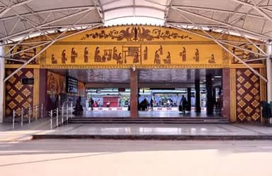 बेहतर यात्री सुविधाएँ यादगार यात्रा अनुभव !
छत्तीसगढ़ का पुनर्विकासित चाँपा रेलवे स्टेशन
• स्थानीय कला एवं संस्कृति की झलक प्रस्तुत करता स्टेशन भवन
• व्यवस्थित सर्कुलेटिंग एरिया, बेहतर साइनेज एवं लाइटिंग व्यवस्था