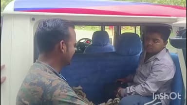 मधुपुर: रसोई गैस की दुकान की आड़ में चल रहा था गांजा का कारोबार, पुलिस ने आरोपी को दबोचा