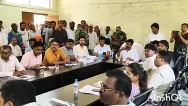 लातेहार: जनता दरबार में उठा भूमि विवाद, विधायक प्रकाश राम ने रजिस्ट्री रोकने का दिया निर्देश
