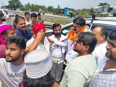 मलियाबाग चौक पर अल्पसंख्यक कल्याण मंत्री जमाखान का भव्य स्वागत,
सम्राट चौधरी की कैबिनेट में मंत्री बनने के बाद पहली बा...