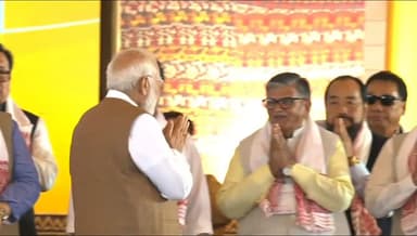 प्रधानमंत्री नरेंद्र मोदी और राज्यपाल गुलाबचंद कटारिया की बेहद गर्मजोशी भरी मुलाकात
हिमंता बिस्वा सरमा ने दूसरी बार असम...