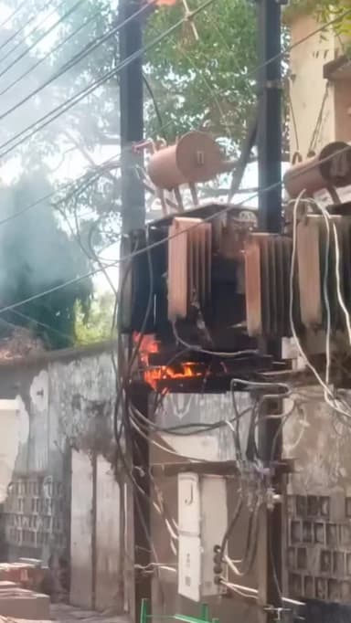 स्टेशन रोड पर ट्रांसफॉर्मर में भीषण आग, बाजार क्षेत्र में मची अफरा-तफरी
स्टेशन रोड स्थित दूरभाष केन्द्र के बाहर लगे विद्...