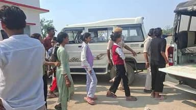 मढ़ौरा: मढ़ौरा में अवैध ऑर्केस्ट्रा पर प्रशासन की कार्रवाई, छह लोग मुक्त कराए गए