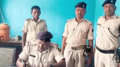 आलमनगर: आलमनगर प्रखंड सहित कई जगहों पर पुलिस अधिकारियों ने बैंकों का निरीक्षण किया