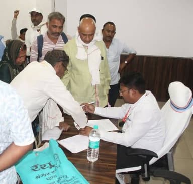 कलेक्टर #सतना डॉ. सतीश कुमार एस के निर्देशन में मंगलवार को कलेक्ट्रेट सभाकक्ष में आयोजित जनसुनवाई में सीईओ जिला पंचायत श...