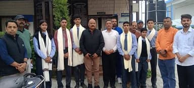 चम्पावत : जीआईसी में प्रतिभावान छात्र-छात्राओं को किया गया सम्मानित, कार्यक्रम में मुख्यमंत्री कैंप कार्यालय के नोडल अधि...