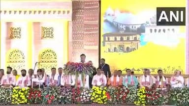 असम में फिर NDA सरकार... हिमंता ने CM पद की ली शपथ
असम की राजनीति में हिमंता बिस्वा सरमा ने नया इतिहास रच दिया है. उन्ह...