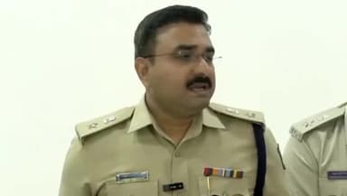 ತಿಕೋಟಾ: ತೊರವಿಯ ಎಲ್ ಟಿ ನಂಬರ್ 1 ಸಾರ್ವಜನಿಕ ಸ್ಥಳದಲ್ಲಿ ಮಟಕಾ ಬರೆದುಕೊಳ್ಳುವಾಗ ಪೊಲೀಸರ ದಾಳಿ : ನಗರದಲ್ಲಿ ಎಸ್ ಪಿ ಲಕ್ಷ್ಮಣ ನಿಂಬರಗಿ