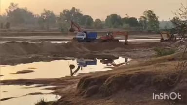 हरचोका में बीच नदी में जेसीबी से अवैध रेत उत्खनन का वीडियो वायरल, एनजीटी नियमों की उड़ी धज्जियां