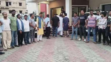 गोविंदपुर: सादिक अंसारी हत्याकांड: कार्रवाई की जानकारी लेने गोबिंदपुर थाना पहुंचे जनप्रतिनिधि, डीएसपी ने दी जानकारी