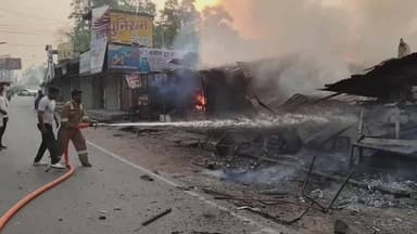 गोरखपुर: गोरखपुर में धमाकों से दहला इलाका, चाय की दुकान में फटे 3 सिलेंडर