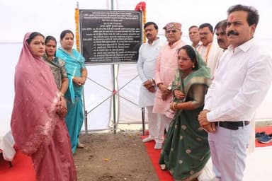प्रभारी मंत्री श्री लोधी ने खेल मैदान विकास कार्य का भूमिपूजन किया
---
प्रदेश के पर्यटन एवं संस्कृति विभाग के मंत्री तथा...