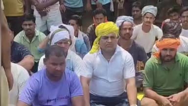 सकलडीहा: बुद्धपुर समीप गंगा में डूबे युवक की 24 घंटे बाद भी नहीं मिली लाश, आक्रोशित ग्रामीणों ने किया चक्काजाम