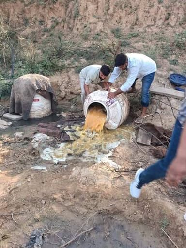 विशेष निरोधात्मक अभियान
अवैध मदिरा पर प्रभावी कार्रवाई
प्रदेश में 2 लाख 80 हजार 533 लीटर वाॅश नष्ट
उदयपुर, 12 मई। आबकार...