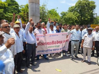 मृत्युभोज को लेकर समाज में विवाद गहराया, पुलिस अधीक्षक को सौंपा ज्ञापन
उदयपुर। अखिल भारतीय बेगड़ा कलाल समाज संस्था, उदय...