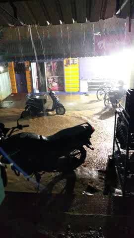 Rajkharsawan (Amda) में मूसलाधार बारिश..लोगों को गर्मी से बहुत राहत मिली