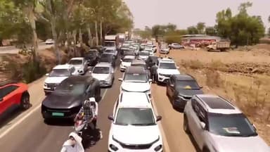 एक तरफ नरेंद्र मोदी देश को पेट्रोल-डीजल कम इस्तेमाल करने का ज्ञान देते हैं, दूसरी तरफ उनकी ही पार्टी के नेता अपील की धज्...