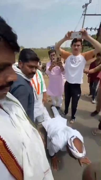 तराना के विधायक महेश परमार द्वारा पुलिस अधिकारी के सामने कान पकड़ने ओर पेर पकड़ने के वीडियो वायरल हो रहे है