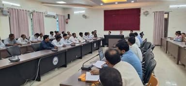 पंचायती राज विभाग की मासिक समीक्षात्मक बैठक।