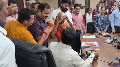 मनगवां: जनसुनवाई में उमड़ा जनसैलाब कलेक्टर नरेंद्र कुमार सूर्यवंशी की कार्यशैली पर जनता ने जताया अटूट विश्वास #रीवा : समाचार