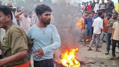धनबाद/केंदुआडीह: धनसार थाना क्षेत्र में जितेश हत्याकांड के विरोध में सड़क जाम, गिरफ्तारी की मांग