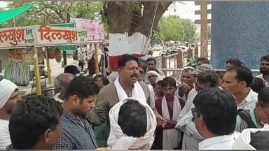 अमरावती: कोणार्क कंपनी विरोधात स्वच्छता कर्मचाऱ्यांचा ठिय्या; डॉ अलिम पटेल यांच्या मध्यस्थीने हरताळ समाप्त