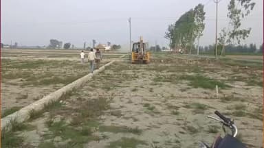 स्वार: मानपुर उत्तरी में अवैध प्लाटिंग पर प्रशासन का बुलडोजर चला, अवैध बाउंड्री को कराया गया ध्वस्त