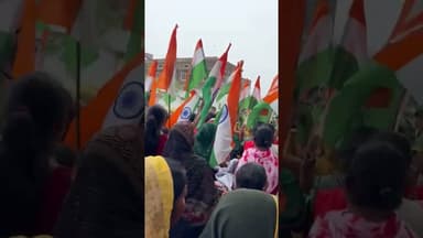 #भाजपा #महिला मोर्चा #देवरिया की कार्यकर्ताओ ने #सलेमपुर सपा #सांसद का घर घेरा।