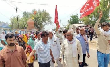 “अटार से निवाड़ी तक गूंजा एक ही नारा — किसान विरोधी आवंटन नहीं-----
#सबलगढ़ में अटार से निवाड़ी तक चंबल के बीहड़ों की ज...